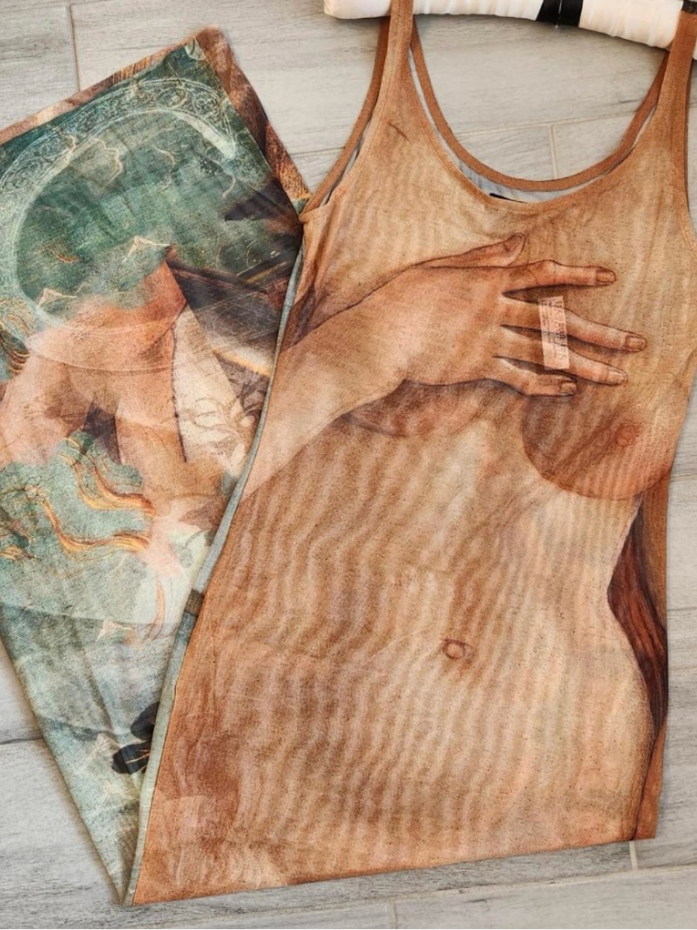 PrettyLittleThing Tan Mesh Printed Maxi Dress - Picture 4 of 4